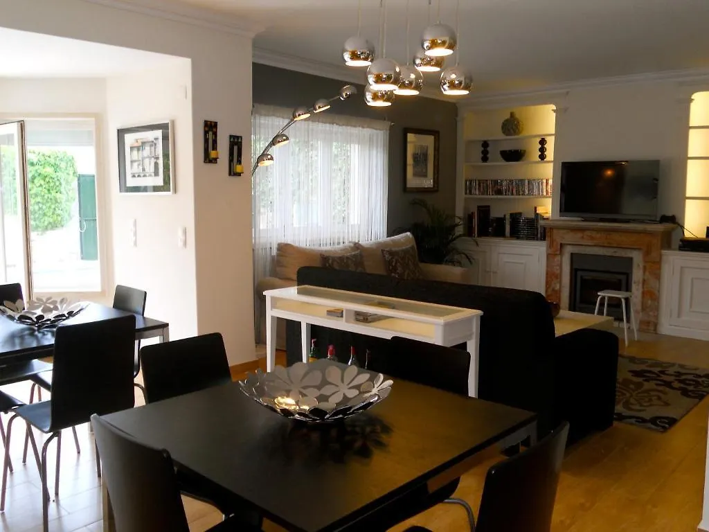 Dolce Cascais Home Bed & Breakfast