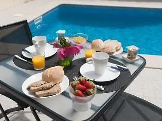 Dolce Cascais Home Bed & Breakfast
